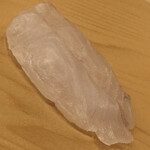 鮨 しゅん輔 - 茨城の星鰈。三、四キロはありそうな上物でした。四日寝かせです