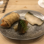 鮨 しゅん輔 - 鮟肝胡瓜のお稲荷と若鮎の有馬煮、蒸し鮑の三点盛り