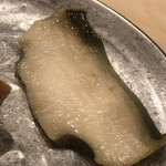 鮨 しゅん輔 - 舞鶴産の蒸し鮑。歯茎を押し返す弾力というか、グムッ、というグリップ感が素晴らしい
