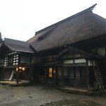 欅苑 - 明治3年に建てられた越後雪国の典型的な茅葺き田舎屋造り