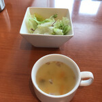 Sumiyaki Suteki Kuni - サラダとスープ