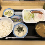 松屋 - 松屋の定番ソーセージエッグ定食410円！