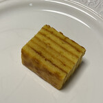 ナッシュカッツェ - バウムクーヘン。カット。口の中でほどける美味しさ。これは美味。、