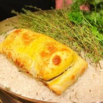 メイ - 小鳩胸肉の岩塩包み焼き