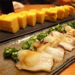 Sushi Tsukiji Nihonkai - 手前...蛸とオクラのぽん酢和え。奥...玉子焼き