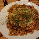 広島焼 とし - ちゃんぽん焼きそば  1100円
            そばとうどんが半々
            汁気があるのが特徴
            高校の前のお店が同じような焼そばだった
            このべちゃべちゃ感がいい❗