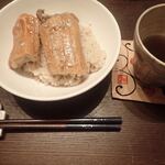 株式会社山形屋商店 - 使用例　うなぎっぽくして油麩丼ですミャ