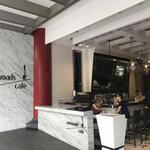 Crossroads Cafe - 白い壁