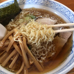 Chuuka Soba Ten Ichishina - 細縮れ麺とめんまトッピング