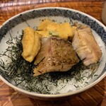 う越貞 - ノドグロとキタムラサキウニの二食丼