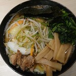横浜家系ラーメン 蓮 - レディースラーメン♪麺半分でも結構な食べ応え