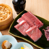 焼うお定食 鮪尽くし　大トロ2枚、中トロ2枚　ほほ肉2枚