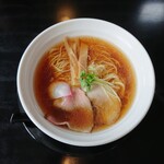 SHINASOBA 颯々樹 - 琥珀重ね醤油そば 630円