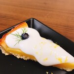 元麻布マルシェ - ピザ二枚のあとでも余裕の爽やかレモンタルト！