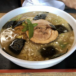 ラーメン フト - 息子のメガラーメン。ホント食えるのが？