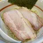 川の先の上 - チャーシューは田上家さん謹製のものと川の先の上さんのものが１枚づつ