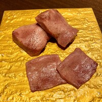 炭火焼肉 ふちおか - 薄切りタン・厚切りタン 