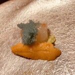 平和寿司 - ボタン海老とウニです