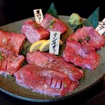 炭火焼肉　ぐらぐら - ぐらぐら特製タンの盛り合わせ1980円