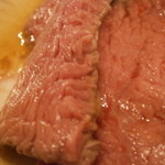 レンゲ - 24年6月　短角牛　ランプのステーキ　バジルの香りで　断面アップ