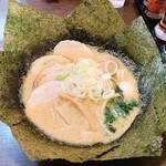 クリーミーTonkotsuラーメン 麺家神明 - 