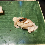 平和寿司 - 蛤の握りです