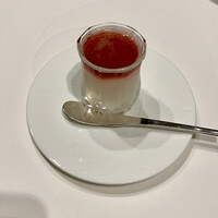 ソンブルイユ TOKYO - お口直し
                      シャンパーニュのグラニテ "キールロワイヤル"