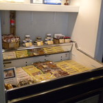 天然うなぎ しま村 - 入口近くのテイクアウトコーナー