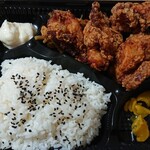 Karaage Senmonten Bunichi - こちらは「醤油」  見るからにカリカリ