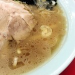 末広家 - 鶏感を感じるスープはバランスがとてもいいです。