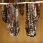 馳走 啐啄一十  - ①羅臼昆布の出汁は主張のある多重な旨みが特徴なコクのある味わい
      ②利尻昆布の出汁は透明感がありながらも輪郭がはっきりしたキレのある味わい
      ③真昆布の出汁は調和がとれた穏やかで円やかな味わい