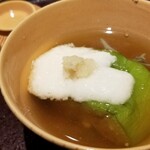 馳走 啐啄一十  - (19)狩留家茄子(広島県広島市狩留家産)、蓴菜(秋田県産)、自然薯の摺り流し掛け、真昆布&いりこ、鰹節、鯖節、あご節の出汁のお椀