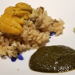 馳走 啐啄一十  - (22)赤酢リゾット、北紫雲丹(北海道羅臼産)載せ、黒鮑の肝ソース添え