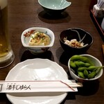 酒亭 じゅらく - 生ビール、小鉢３品