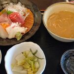 Nishinakajima Kaigan Uminoie - 刺身定食730円 味噌汁、ご飯はお代わりOK