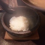 をうみ - 石焼雑炊セット（スープを注ぐと一気に沸騰します）