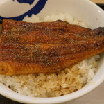 松屋 - 鰻丼 大盛無料中に飲食