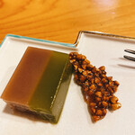 浅草じゅうろく - 水羊羹に抹茶味の２色