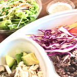 イート・モア・グリーンズ - 野菜たっぷりブッタボウル。