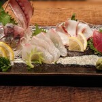 和の台所　ぼっちり - 刺身三点盛  980円
サービスで四点盛になった
