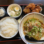 麺屋 彩蓮 - 甜麺醤汁なし坦々麺580円。唐揚げセット350円。