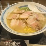 金剛 - 塩ラーメンWスープ 肉だらけ 細麺