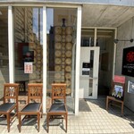 Huang'S Maruyama - 店内換気を考慮し、夏営業の間、ドアは開放しております。