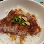 音市楼　かくれ庵 - 　「牛フィレステーキ丼とお蕎麦の膳」の牛フィレステーキ丼