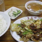 まるや - ｷｬﾍﾞﾂと肉の辛味噌炒680円