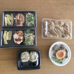 天天厨房 - 前菜3点盛り（よだれ鶏・干し豆腐・メンマ）800円、鶏排（ジーパイ）800円、基隆焼売（キールン）400円、魯肉飯（ルーロウ）700円