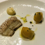 エスキス - ハモの石焼き　イヌハッカ　黄トマトと桃