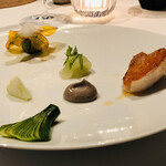 エスキス - 根室のキンキ　花ズッキーニ　ウリと梅　加賀野菜　トマトの泡　キンキの肝と鰯のソース