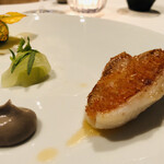 エスキス - 根室のキンキ　花ズッキーニ　ウリと梅　加賀野菜　トマトの泡　キンキの肝と鰯のソース