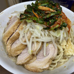 ラーメン二郎 - 大豚（930円）＋ニラキムチ（80円）、ニンニクコール。